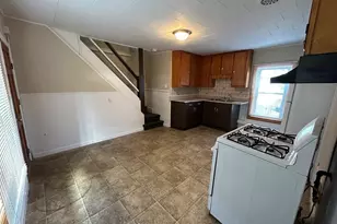 694 Lakeview Ave, Lowell, MA 01850 - Photo 4