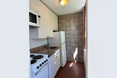 17 South Russell St #8, Boston, MA 02114 - Photo 4