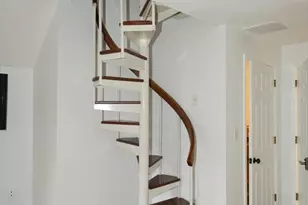 94 Rice St, Wellesley, MA 02482 - Photo 32