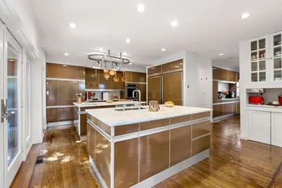 1125 W Roxbury Pkwy, Brookline, MA 02467 - Photo 18