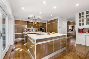 1125 W Roxbury Pkwy, Brookline, MA 02467 - Photo 18