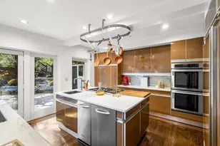 1125 W Roxbury Pkwy, Brookline, MA 02467 - Photo 16