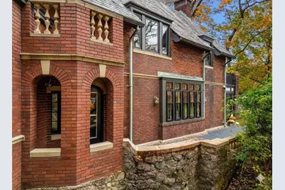 1125 W Roxbury Pkwy, Brookline, MA 02467 - Photo 4