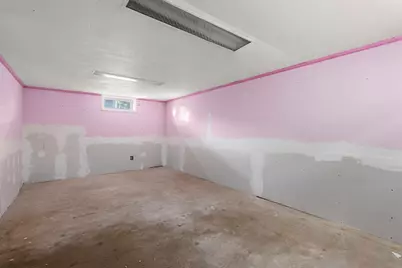 8 Wilmont St, Springfield, MA 01108 - Photo 28