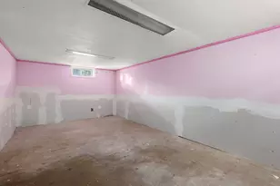 8 Wilmont St, Springfield, MA 01108 - Photo 28