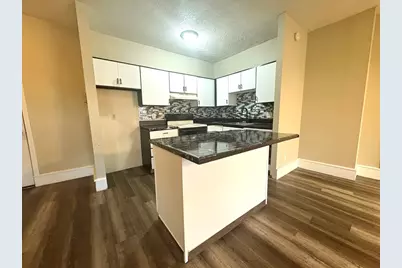 140 Chestnut St #204, Springfield, MA 01103 - Photo 2