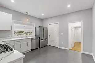 17 Parker St, Malden, MA 02148 - Photo 4