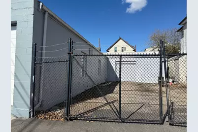 31 Scott St, New Bedford, MA 02744 - Photo 4