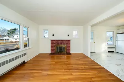 804 County St, Somerset, MA 02726 - Photo 8