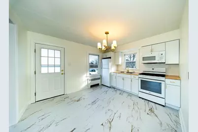 804 County St, Somerset, MA 02726 - Photo 4