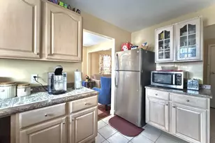 58 Eureka St, Springfield, MA 01104 - Photo 6