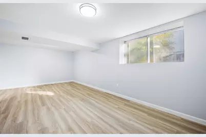 164 Bradley St, Lowell, MA 01850 - Photo 12