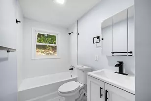 164 Bradley St, Lowell, MA 01850 - Photo 28