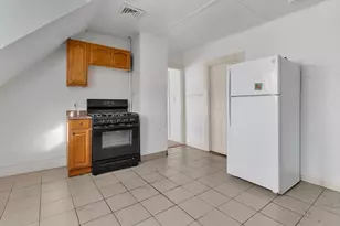 13R Plain St, Taunton, MA 02780 - Photo 4