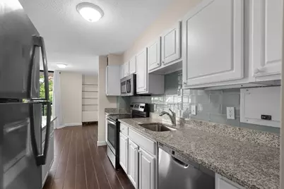 60 Longwood Ave #307, Brookline, MA 02446 - Photo 2