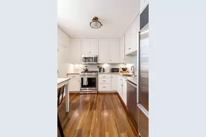 6 Walnut St #3, Boston, MA 02108 - Photo 6