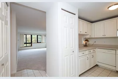 200 Ledgewood Drive #505, Stoneham, MA 02180 - Photo 6