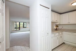 200 Ledgewood Dr, Stoneham, MA 02180 - Photo 6