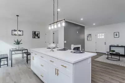 135 Thompson St, Palmer, MA 01069 - Photo 6