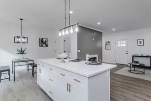135 Thompson St, Palmer, MA 01069 - Photo 6
