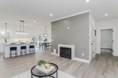 135 Thompson St, Palmer, MA 01069 - Photo 10