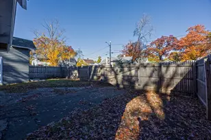 181 Marsden St, Springfield, MA 01109 - Photo 36