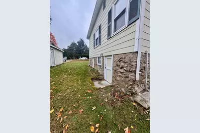 16 Winona Ave, Fairhaven, MA 02719 - Photo 4