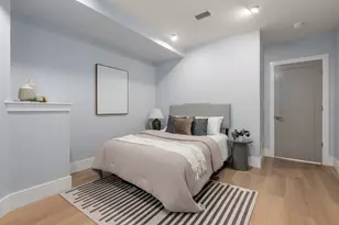 527 E 7th St, Boston, MA 02127 - Photo 16