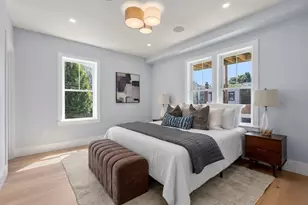 527 E 7th St, Boston, MA 02127 - Photo 8