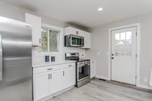 7 Webb Ct, Ware, MA 01082 - Photo 2