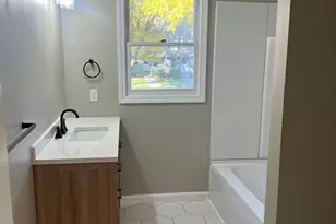 192 Pleasant St, Leominster, MA 01453 - Photo 12