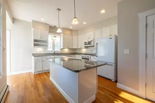 151r Methuen St, Lowell, MA 01850 - Photo 4