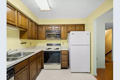 903 Foxwood Circle #903, Peabody, MA 01960 - Photo 8