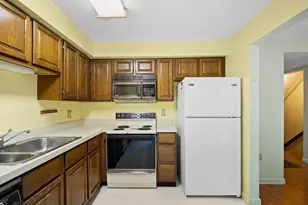 903 Foxwood Cir, Peabody, MA 01960 - Photo 8