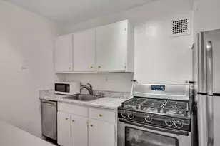 9 Hawthorne Pl, Boston, MA 02114 - Photo 10