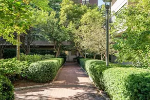 9 Hawthorne Pl, Boston, MA 02114 - Photo 28