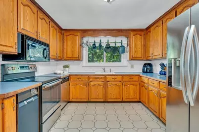 26 Beach St, Malden, MA 02148 - Photo 14