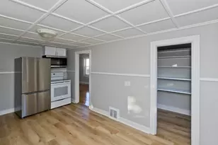 52 Orange St, Westfield, MA 01085 - Photo 4