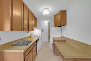 42 Shrewsbury Green Dr, Shrewsbury, MA 01545 - Photo 2