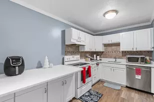 1 Chapel Hill Dr, Plymouth, MA 02360 - Photo 4