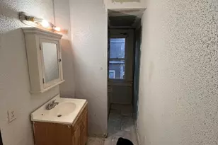 34 Wellesley St, Springfield, MA 01109 - Photo 10