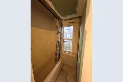 34 Wellesley St, Springfield, MA 01109 - Photo 8