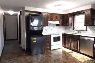 28 Greenwich St, Attleboro, MA 02703 - Photo 2