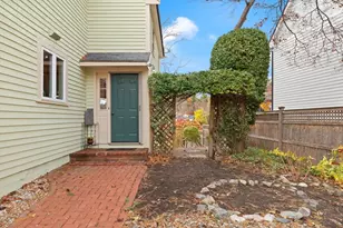 320 Pillings Pond Rd, Lynnfield, MA 01940 - Photo 2