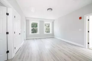 566-572 Main St, Shrewsbury, MA 01545 - Photo 4