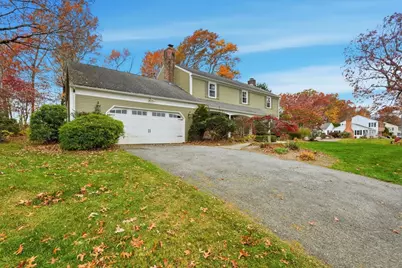 27 Eastwood Dr, Wilbraham, MA 01095 - Photo 2