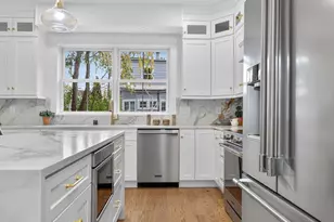 31 Houghton St, Somerville, MA 02143 - Photo 4