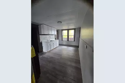 37 Clinton Ave #5-R, Holyoke, MA 01040 - Photo 2