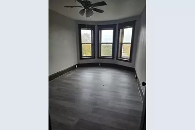 37 Clinton Ave #5-R, Holyoke, MA 01040 - Photo 4