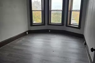 37 Clinton Ave, Holyoke, MA 01040 - Photo 4